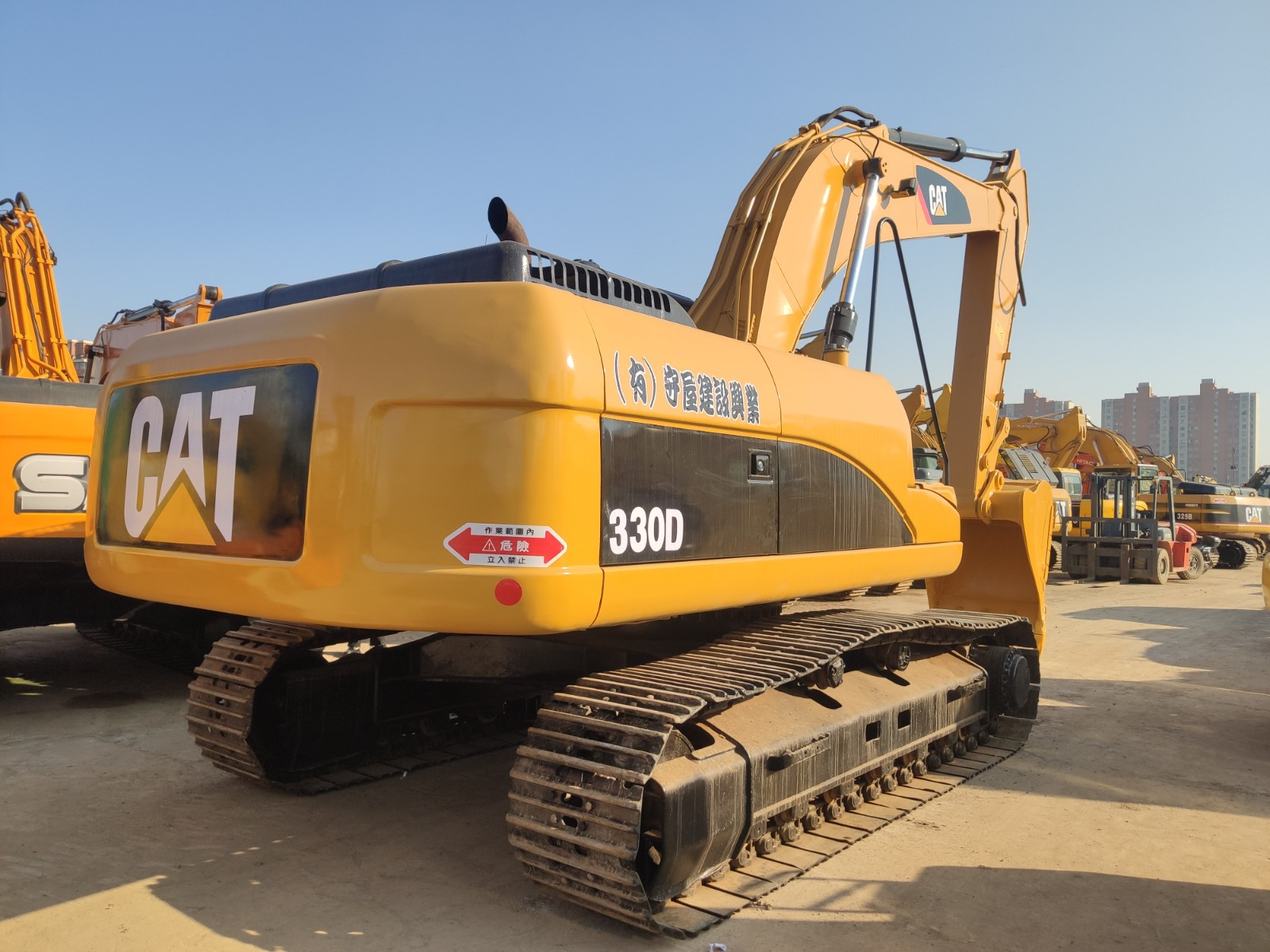 CAT EXCAVATOR 20 TONS
