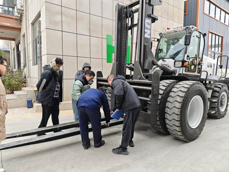 Forklift inspection with Bangladeshi customers in Qingzhou, Weifang, Shandong
