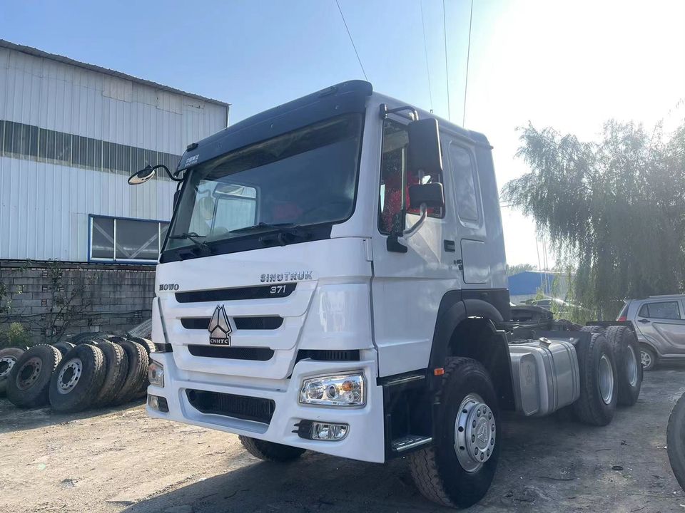 HOWO USED TRACTOR TRUCK 371HP