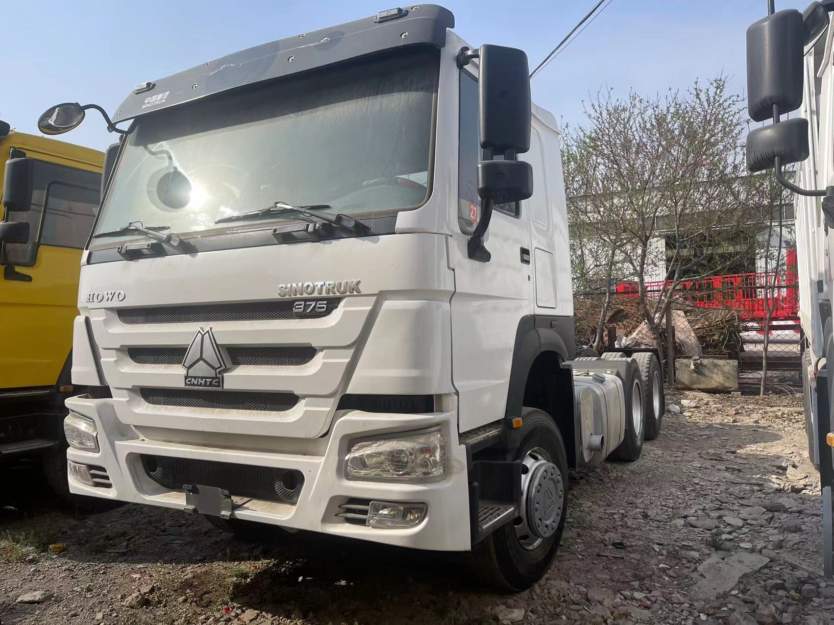 HOWO USED TRACTOR TRUCK 371HP