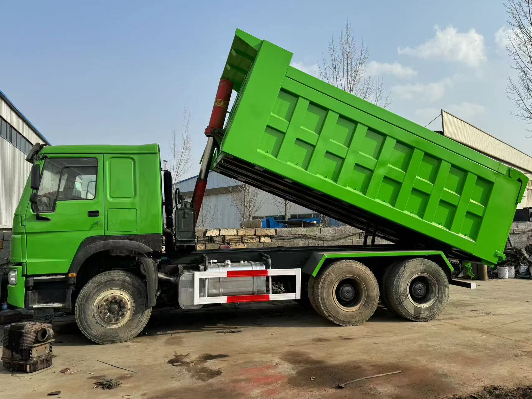 HOWO USED DUMP TRUCK 371HP