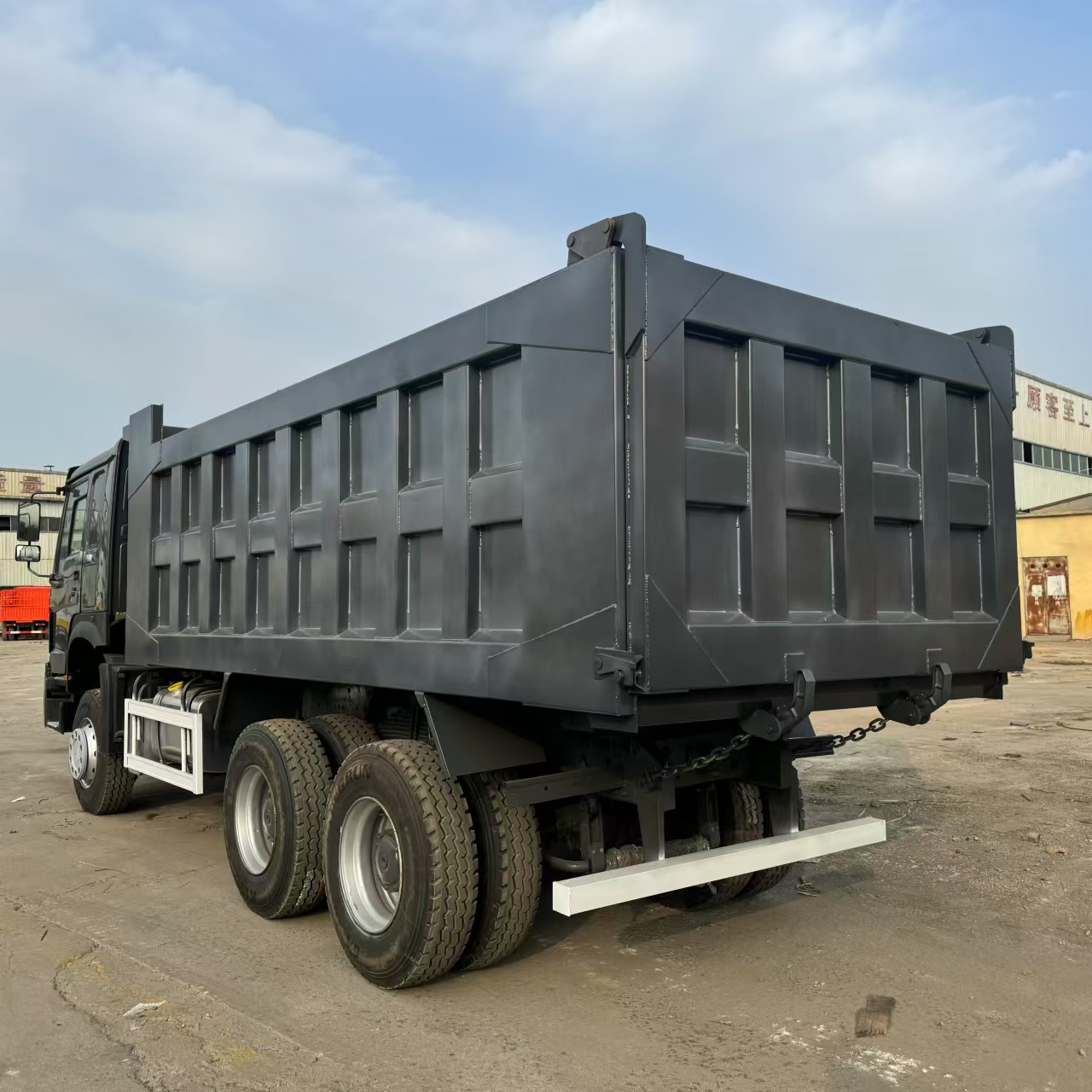 HOWO USED DUMP TRUCK 371HP