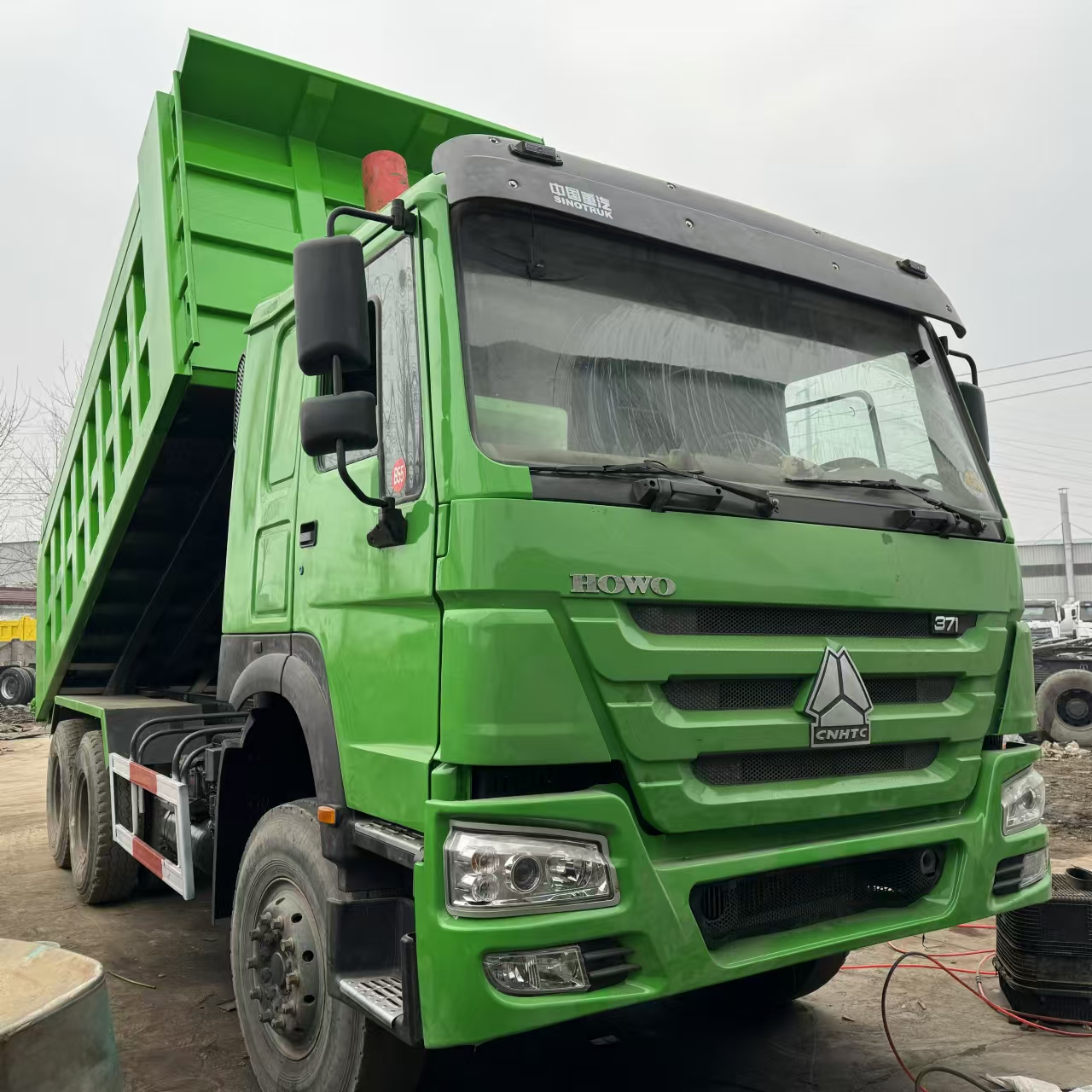 HOWO USED DUMP TRUCK 371HP