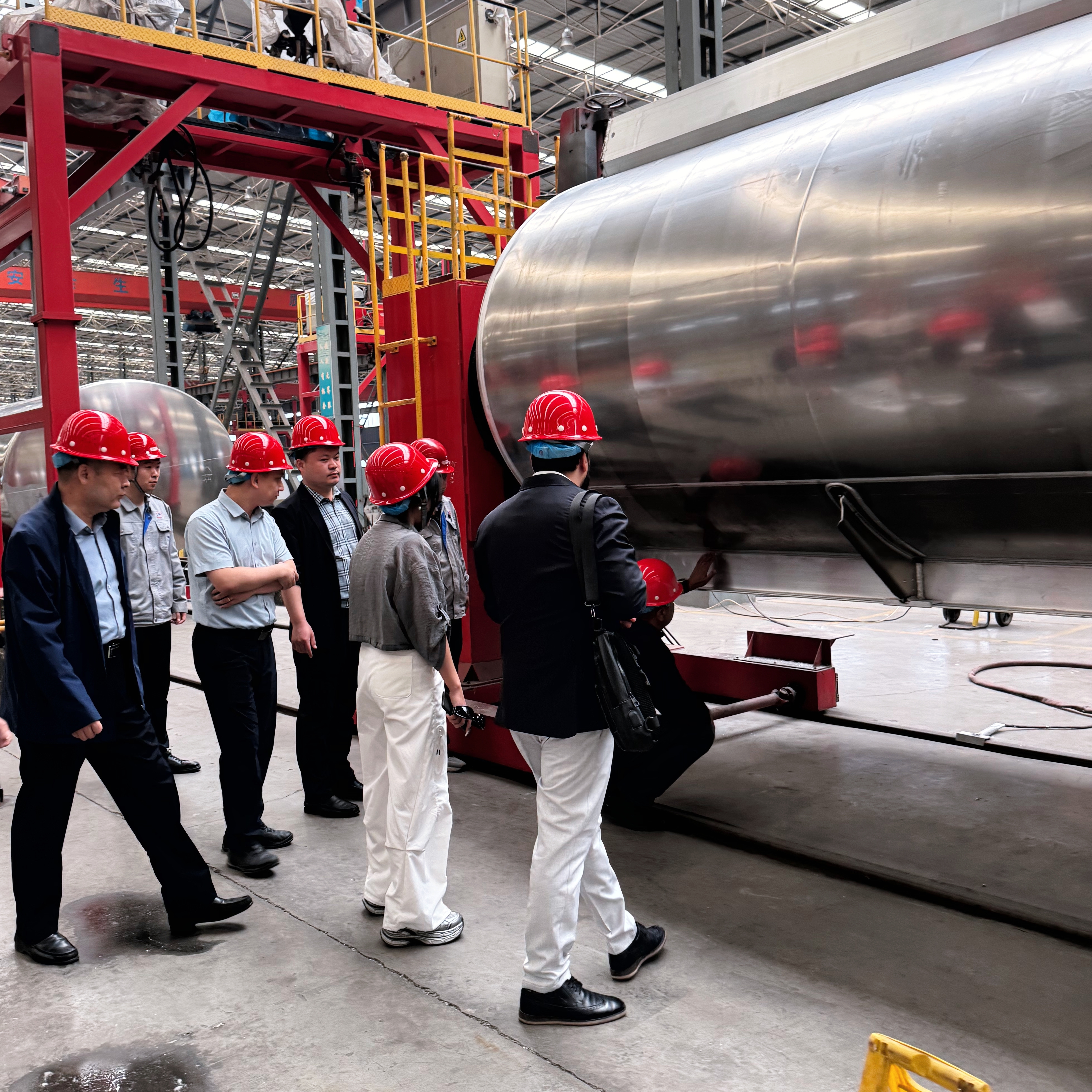 Egyptian customer visited aluminum alloy tank semi trailer manufacturing factory in China