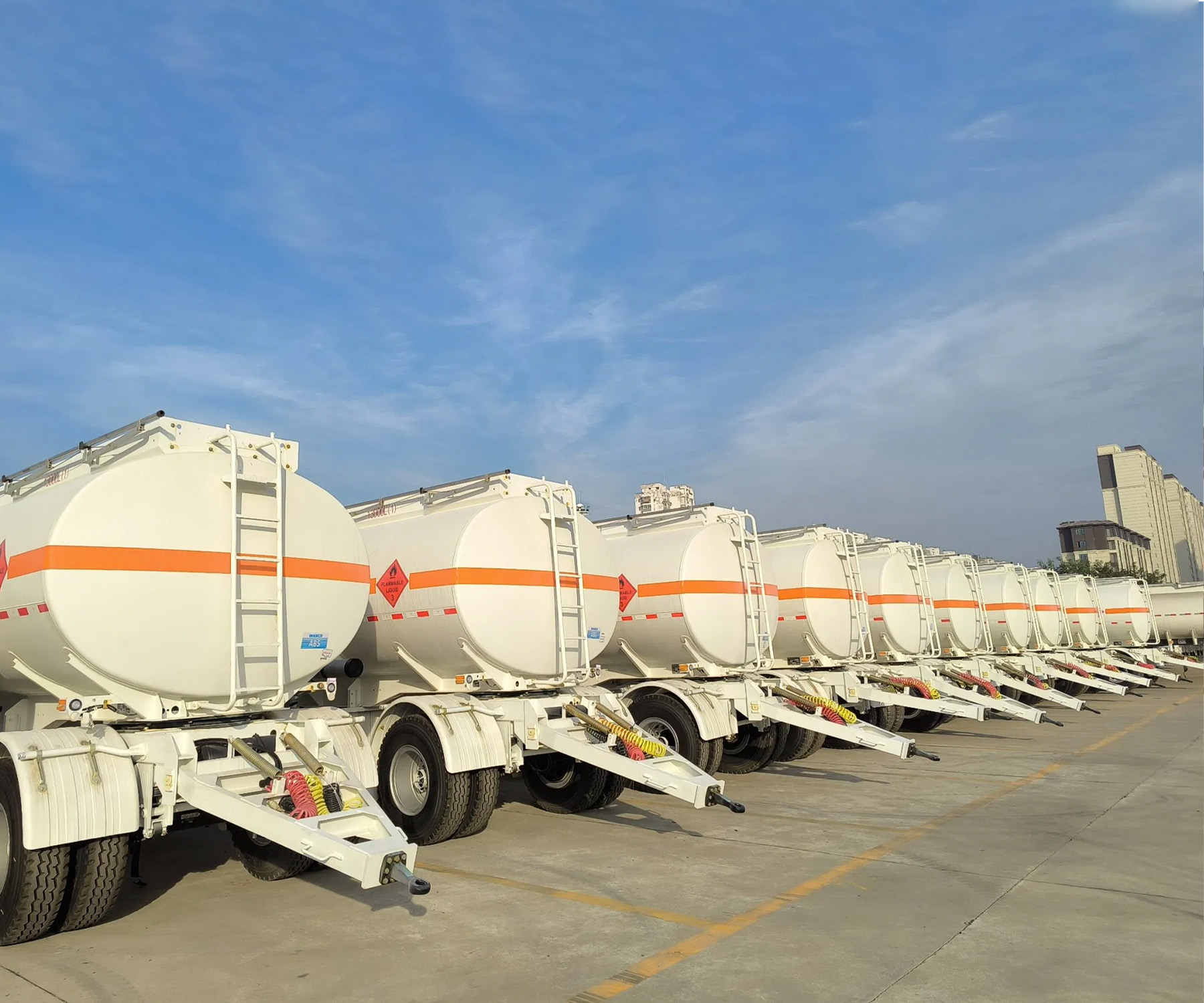 Hstar Customized Wholesale Price Fuel Oil Tank Superlink Liquid Full Trailer with Drawbar