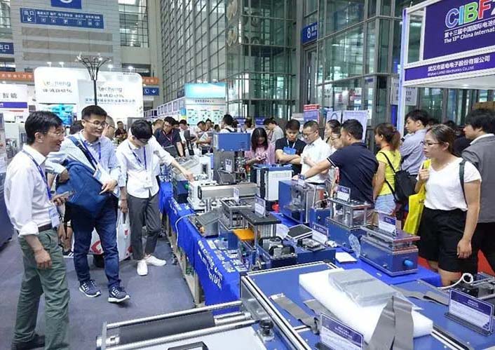 Expoziții de mașini cu baterii AOT (5)