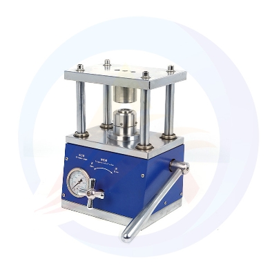 Videoclip privind funcționarea mașinii de sertizare manuală a celulelor monedere