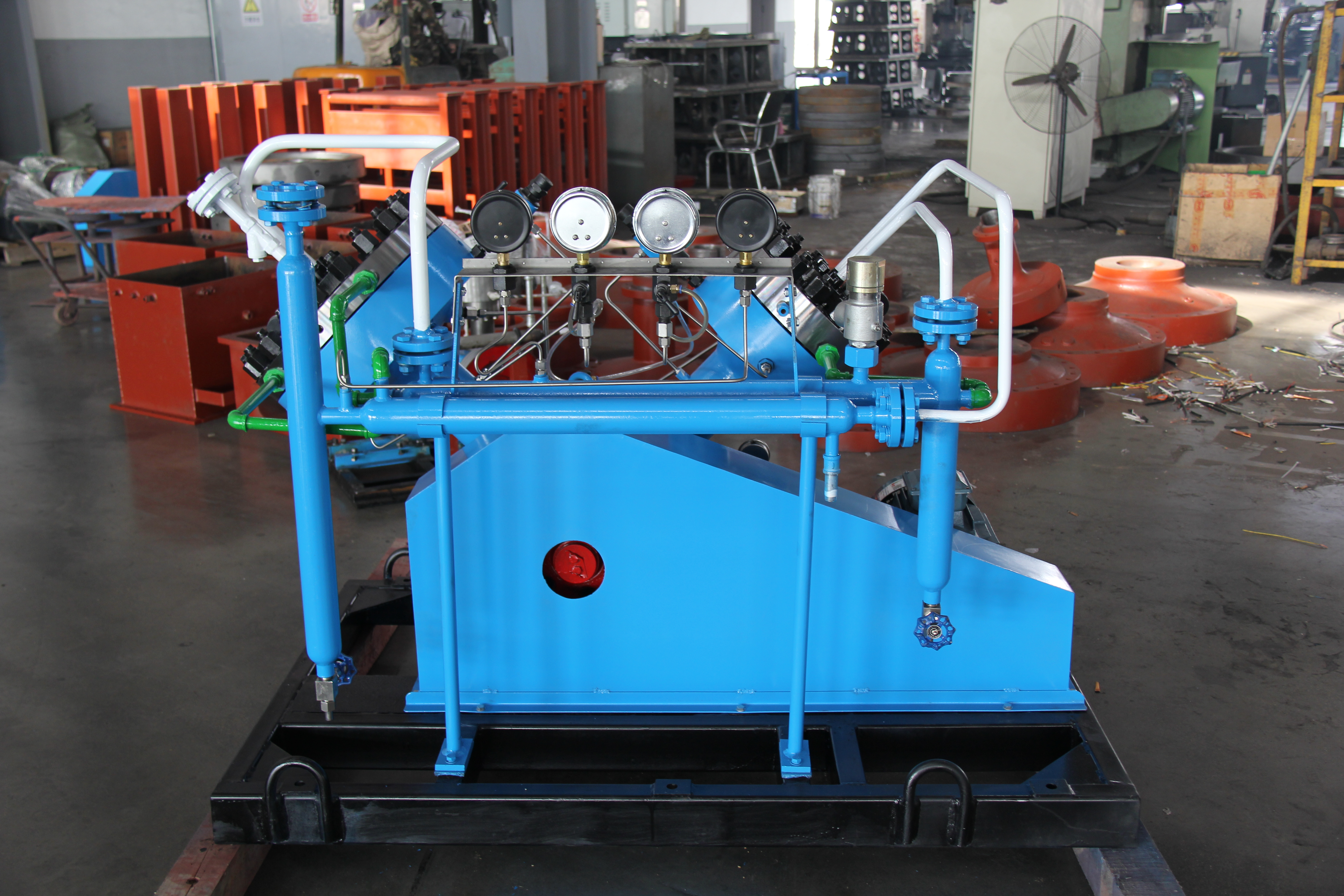 Diaphragm high pressure gas compressor