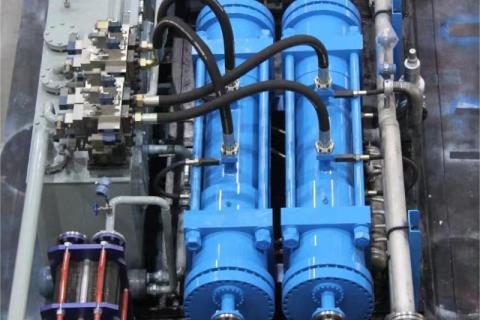 hydraulic compressor