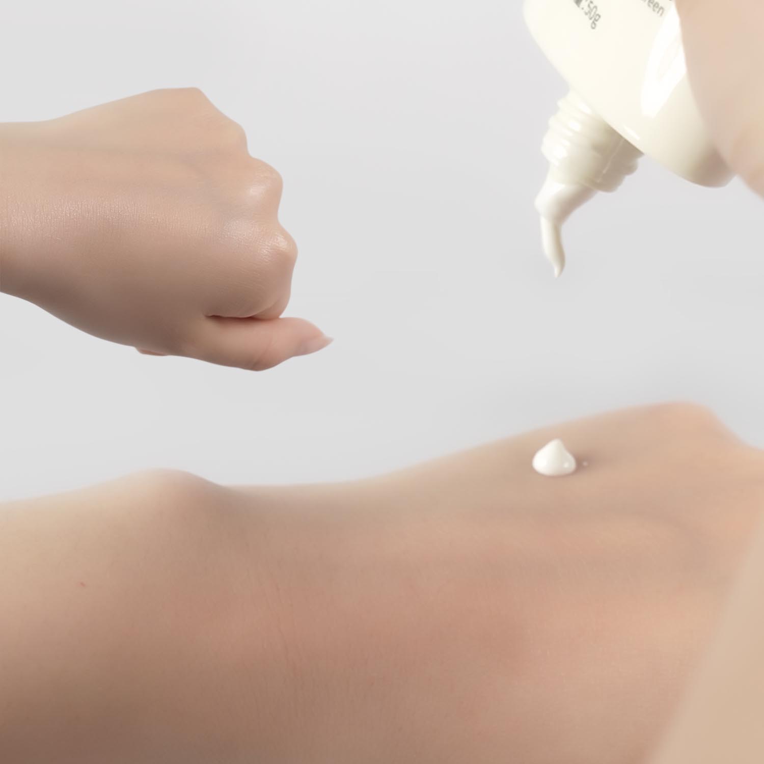 Uncover the “ultimate repairing power” of MANSI Clear Double Protection Sunscreen!