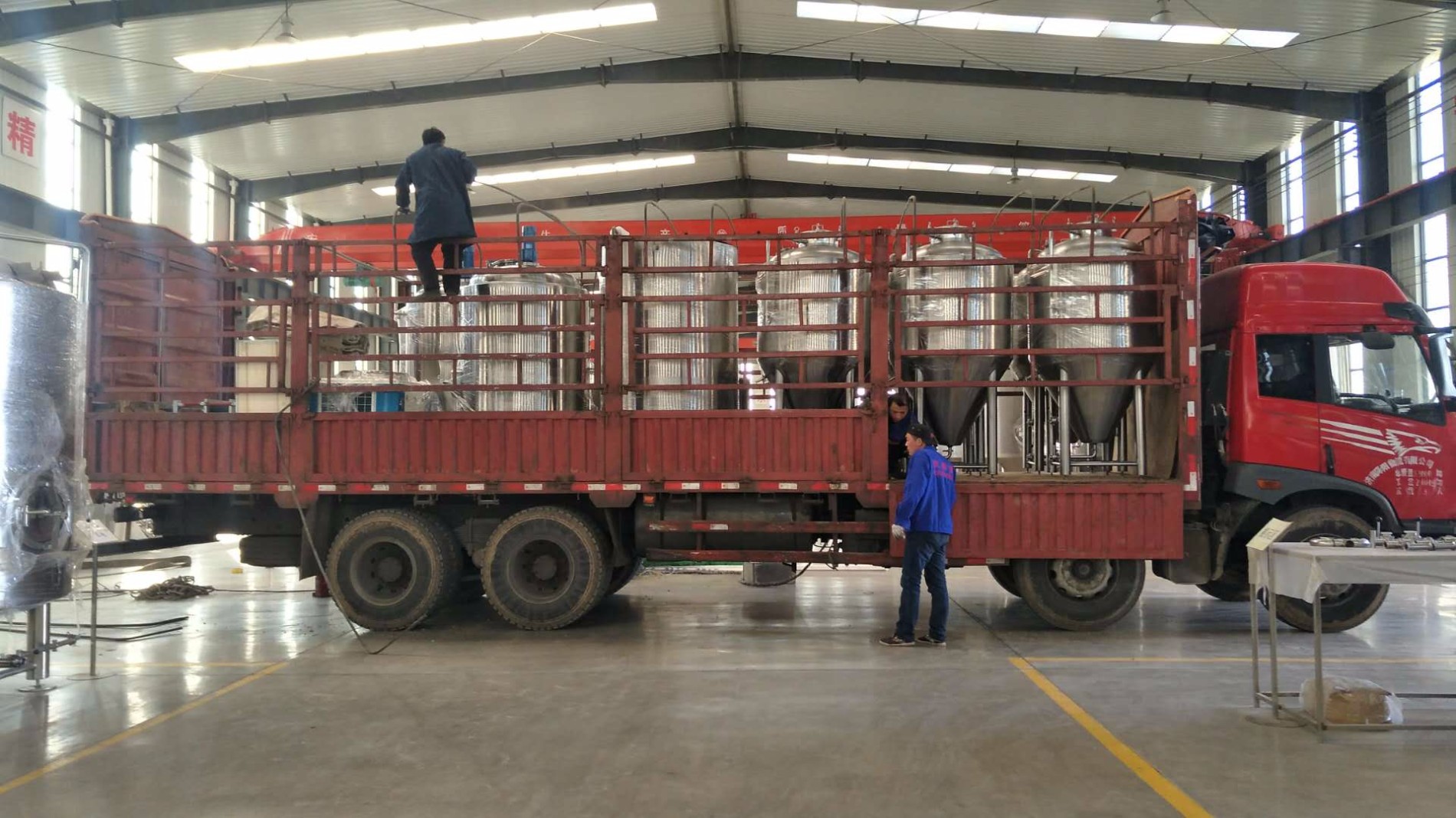 Consegna di attrezzature per la birra