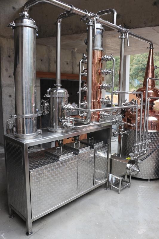 Félicitations au premier équipement de distillation 300L développé indépendamment par Tonsen a été installé avec succès