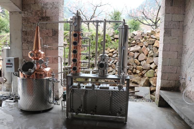 Félicitations au premier équipement de distillation 300L développé indépendamment par Tonsen a été installé avec succès