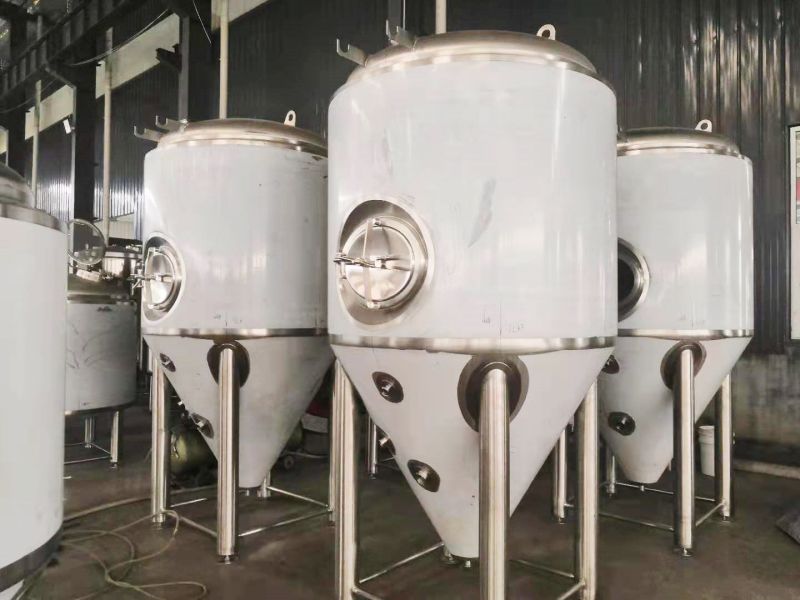 Боковой люк бродильного бака