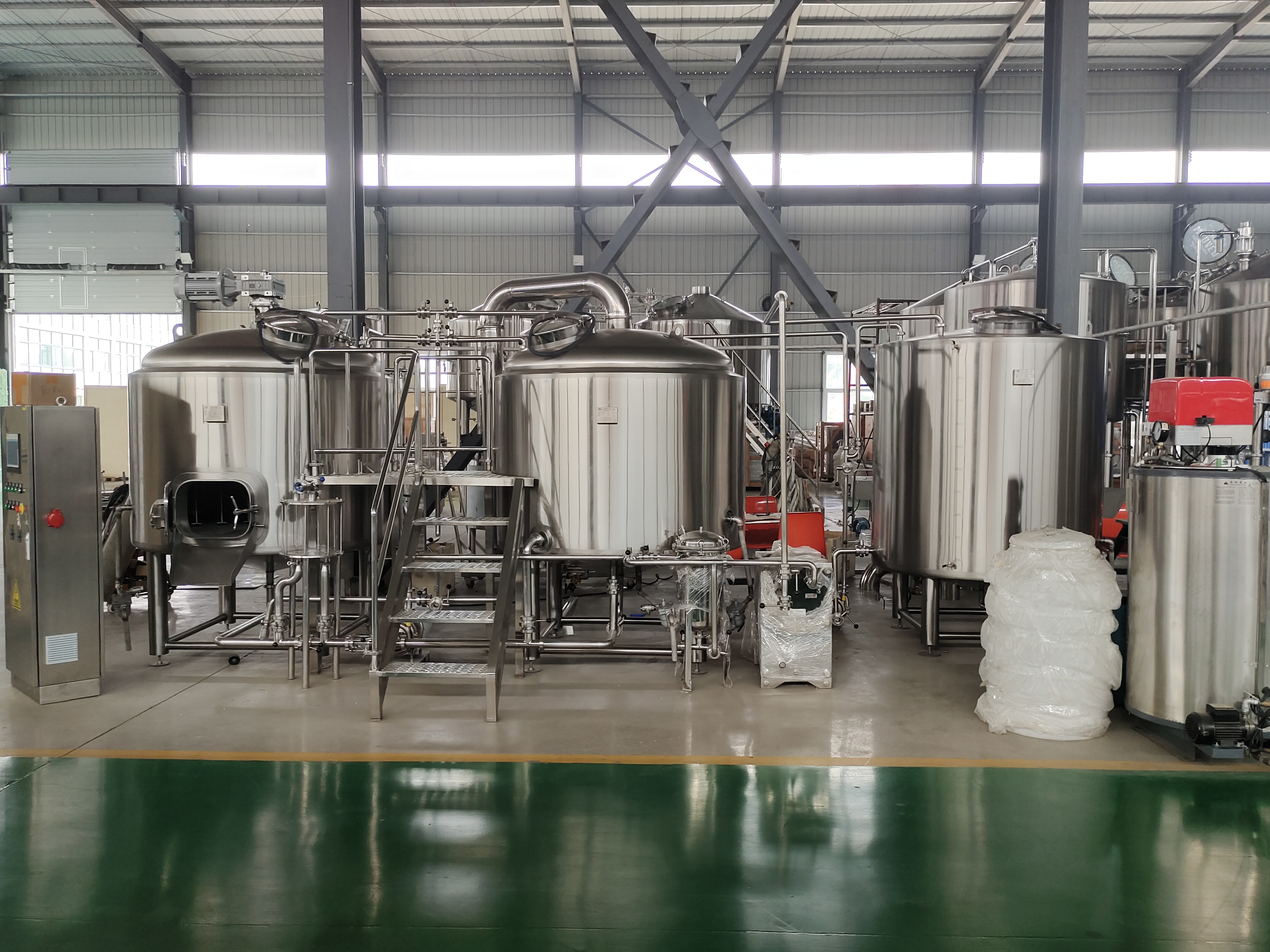 Tonsen Microbrewing 100L 200L 300L 500L 1000L 2000L 3000L 4000L 5000L 6000L Sistema di produzione di birra Piccola attrezzatura per la produzione di birra