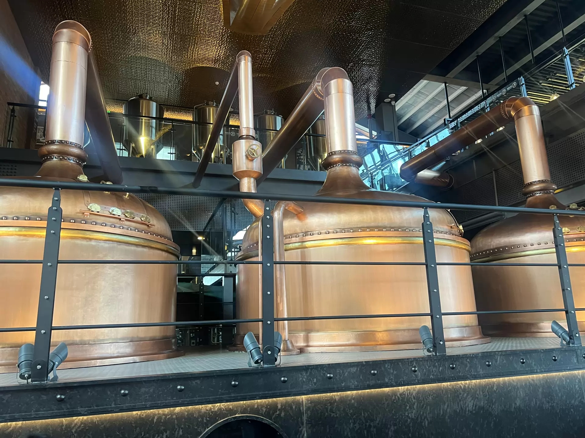 Tonsen Tsingtao BEER e whisky trip~ Grazie per l'invito della birra Tsingtao. Una buona cooperazione è la base per una situazione vantaggiosa per tutti.