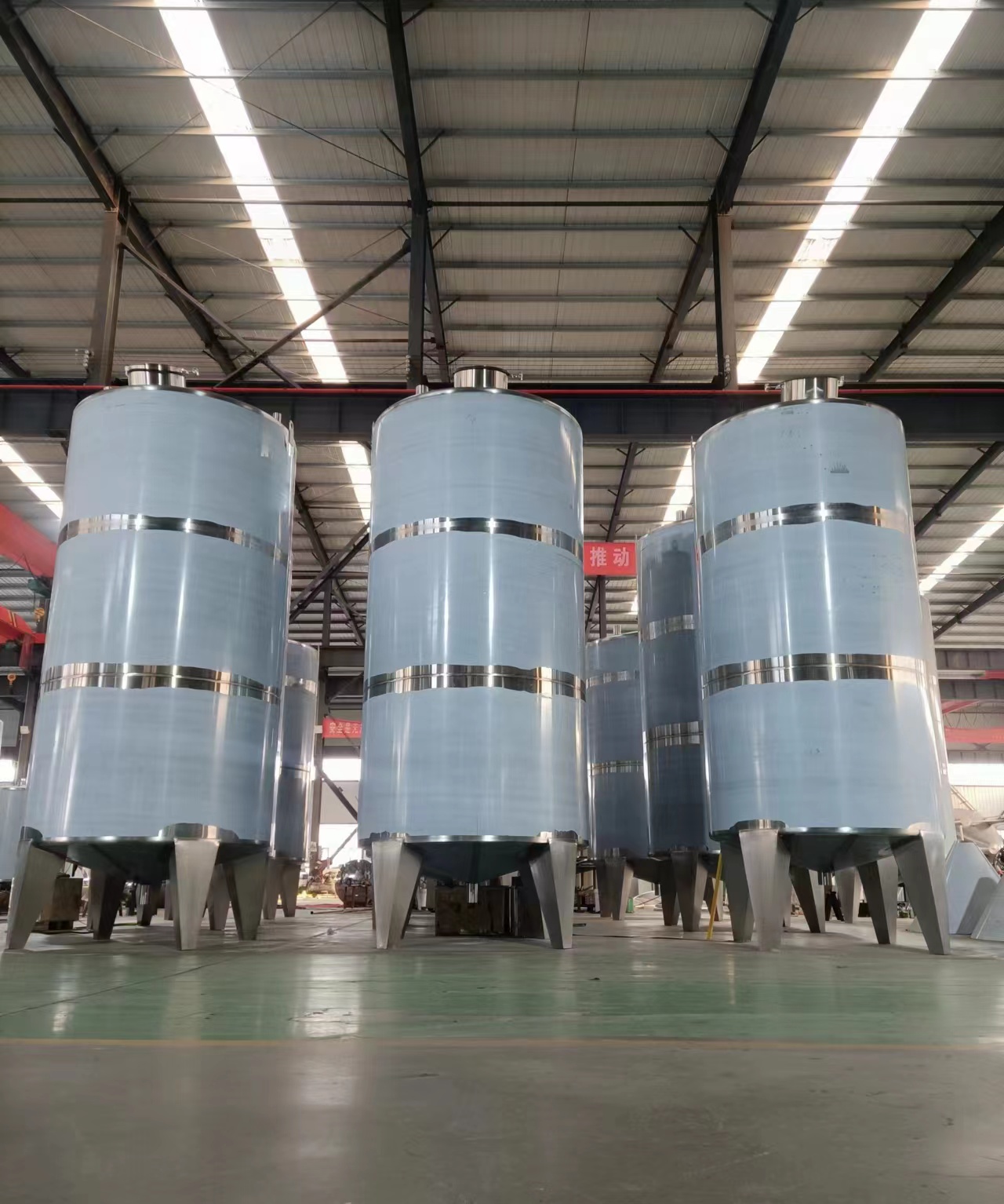 предоставление пивного оборудования, винного оборудования, оборудования для виски и другого оборудования для ферментации