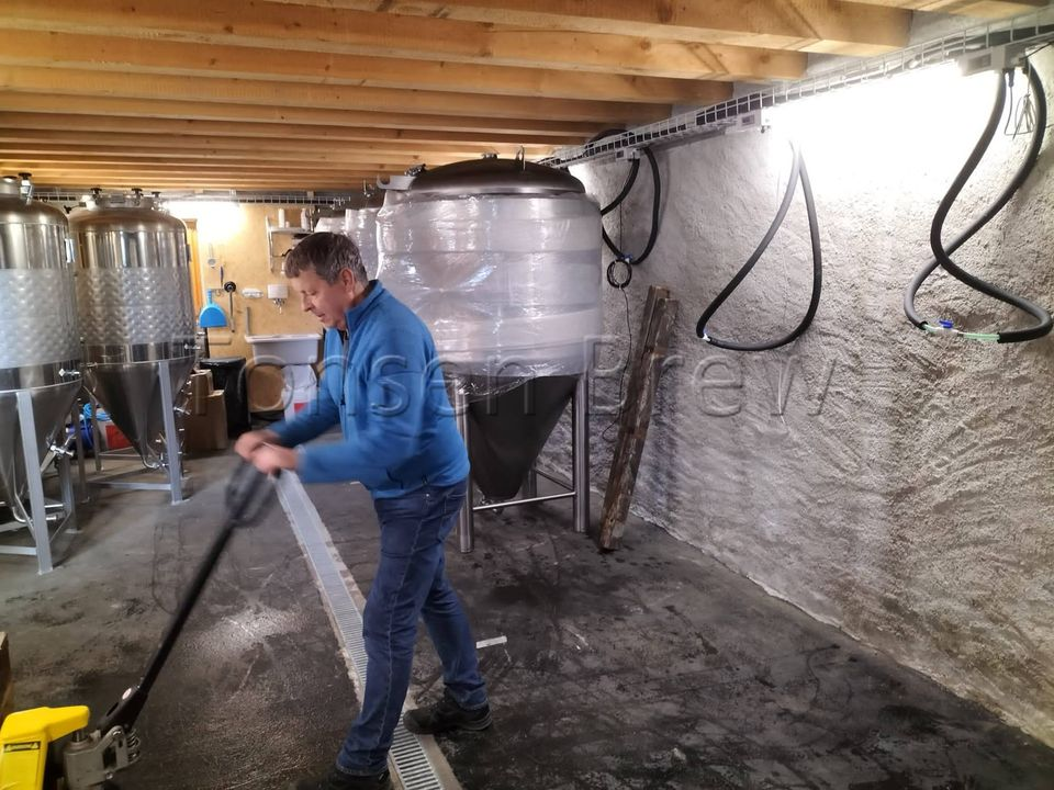 Европейский клиент получил свои ферментеры перед Рождеством для пивоварни