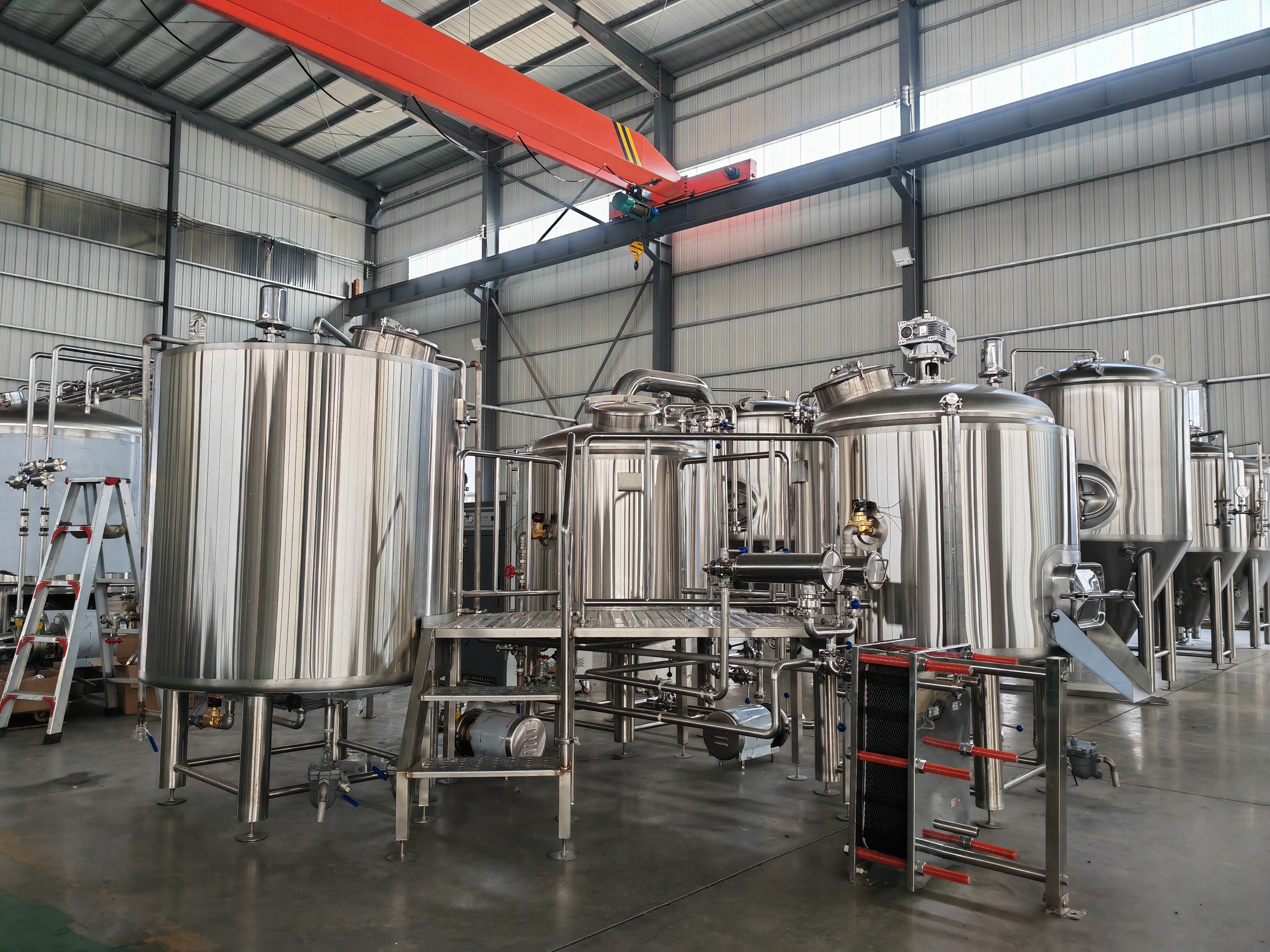 Пивоварня на 500 литров для клиентов из Европы. Пожалуйста, сообщите нам, что вам нужно, и мы дадим вам вкусное пиво позже !!!!