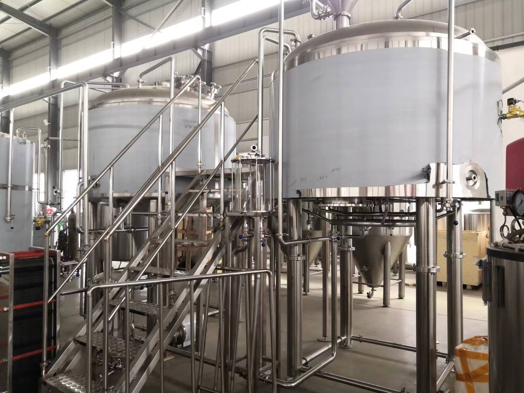 Пивоваренное оборудование 2000 л широко используется на пивоваренном заводе,