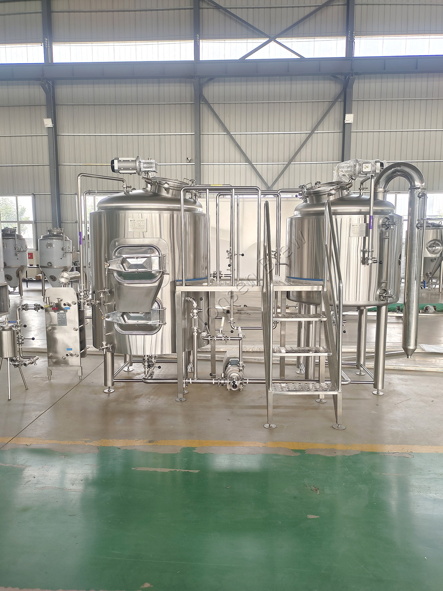 two body-three vessel brewhouse equipment