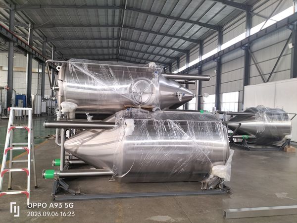 Fermentori od 2000l za 2 kupca isporučuju se zajedno!