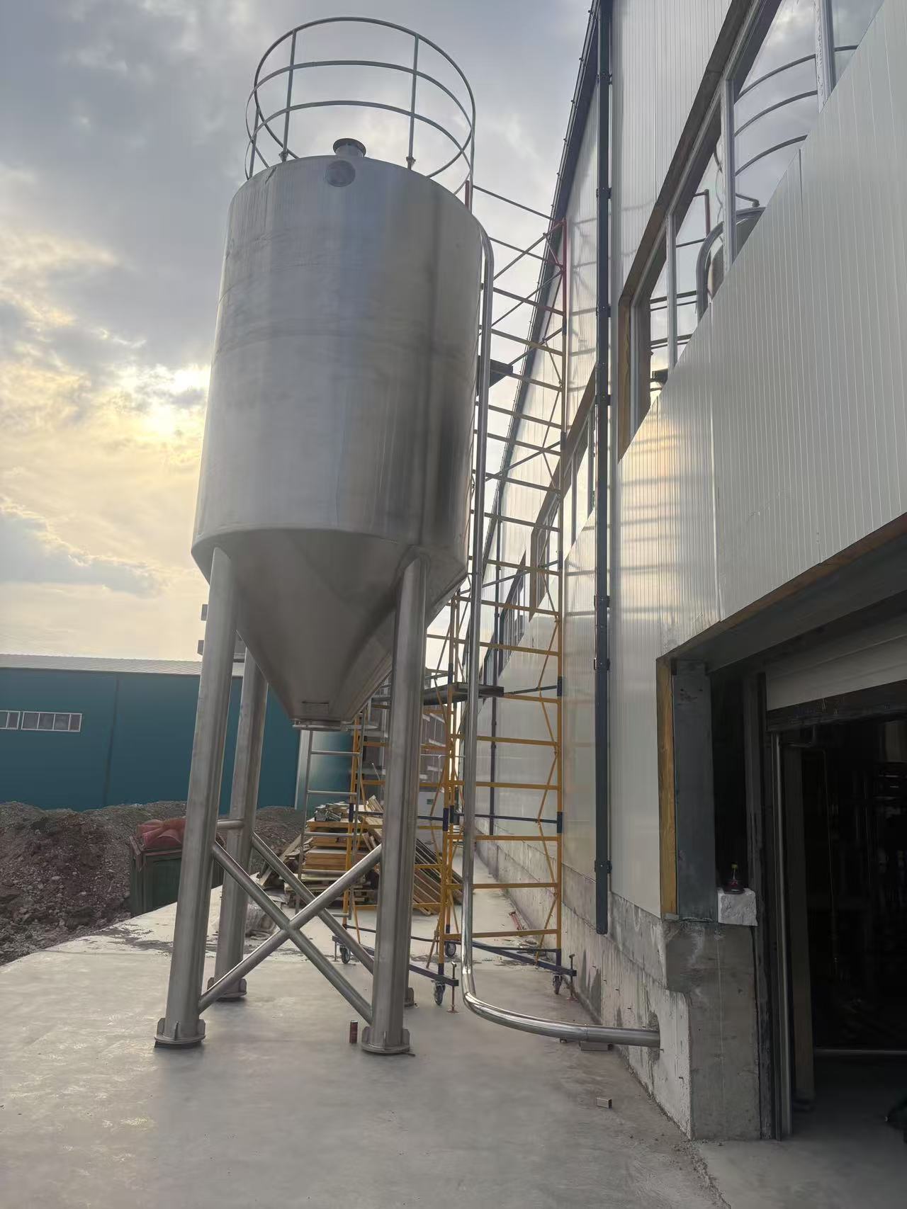 100HL (10,000L) fermentation tank, bright tank, wort buffer tank pressure maintenance completed.