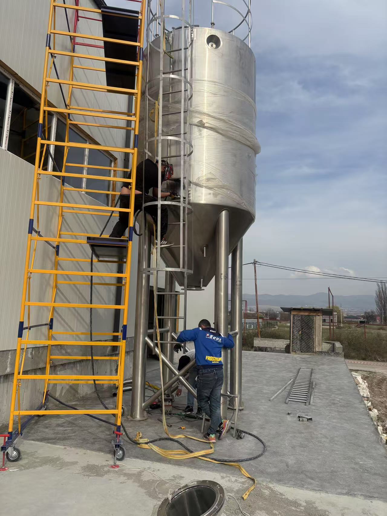 Cuve de fermentation de 100 HL, cuve de clarification, cuve tampon de moût, maintenance de la pression terminée