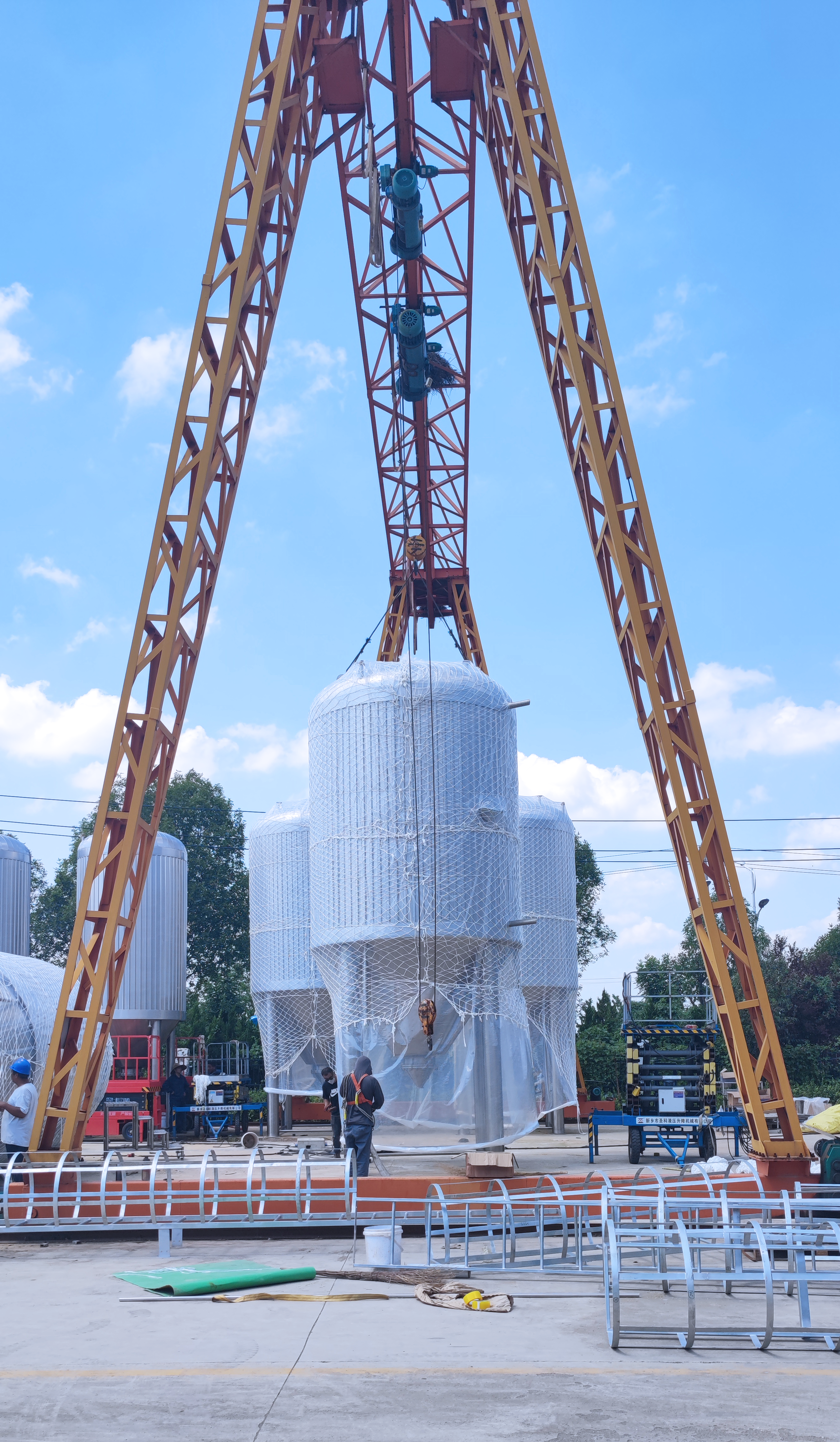 What is the difference between a small brewery and a brewery?