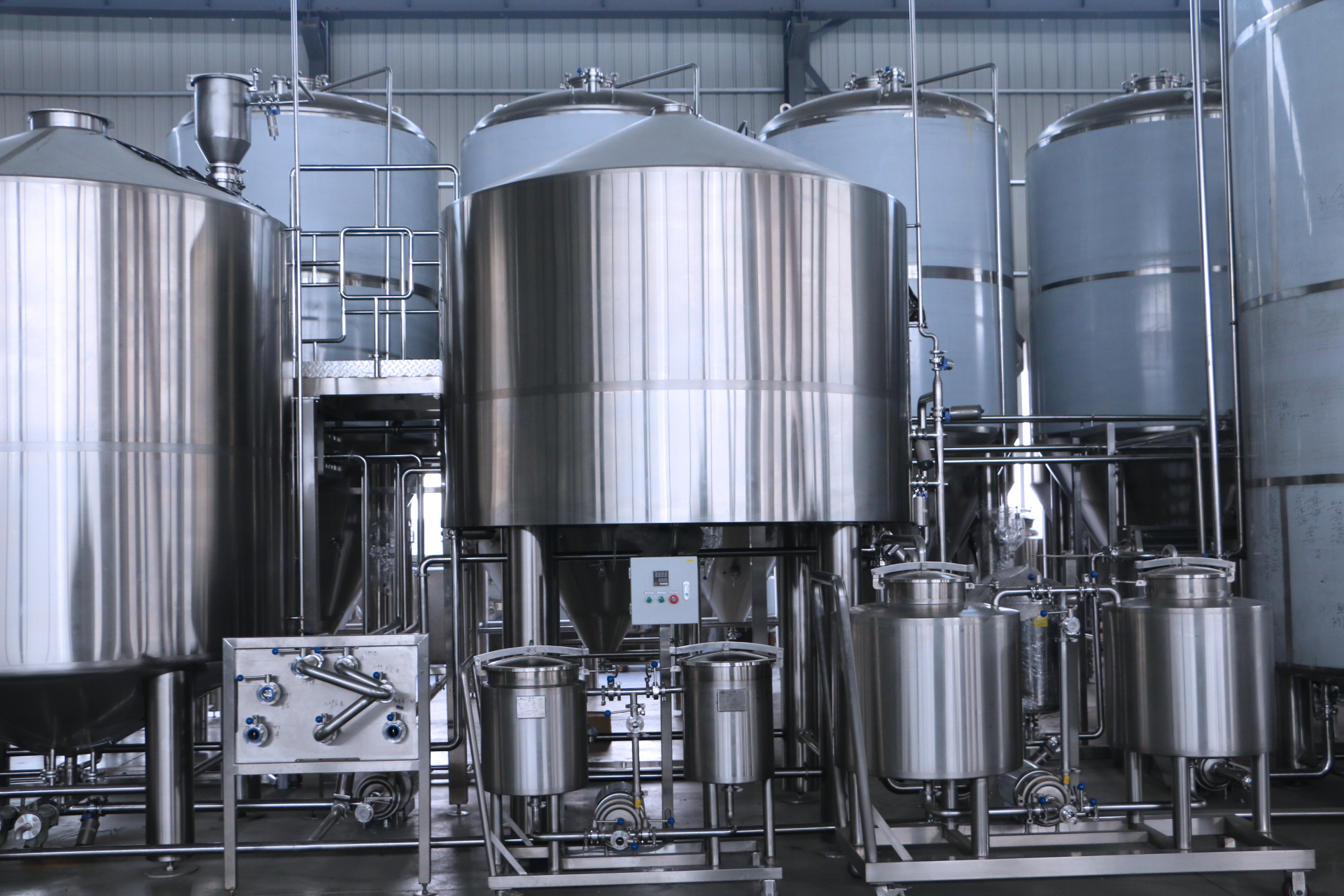 Quais são os equipamentos auxiliares do tanque de fermentação? ——Os 