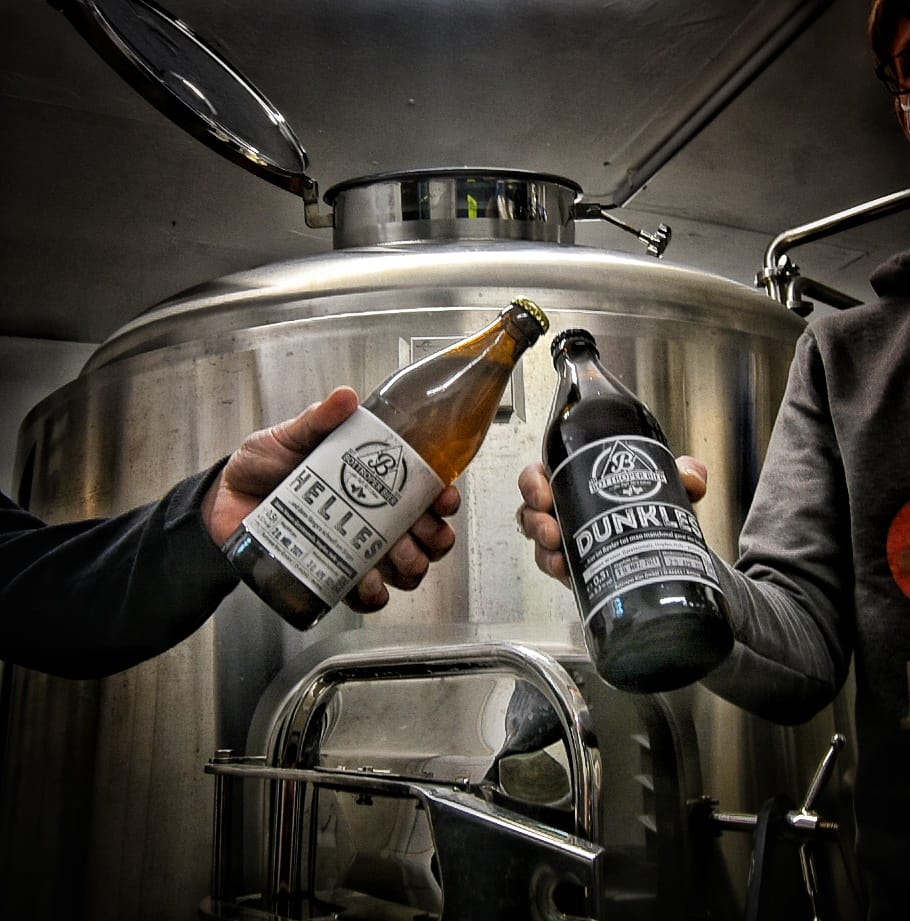 Le fabricant d'équipements de brassage de bière Tonsen organise une chaleureuse fête d'anniversaire pour ses employés