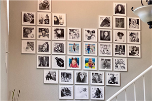 Restickable Wall Mount Picture Frame for Hanging Without Nails