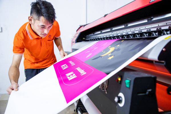 Fully Equipped and fast sampling room for cardboard display video