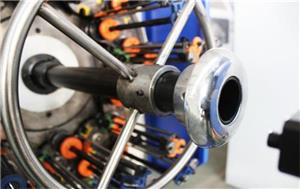 Moderne Schlauchflechtmaschine definiert die Herstellung flexibler Schläuche neu