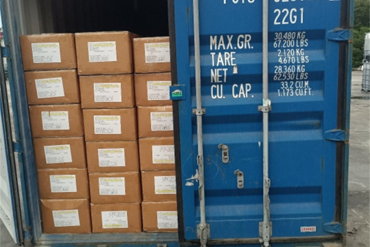 Les marchandises ont été chargées dans le conteneur