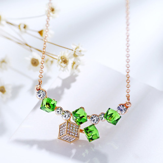 Златно колие с диамантен чокър