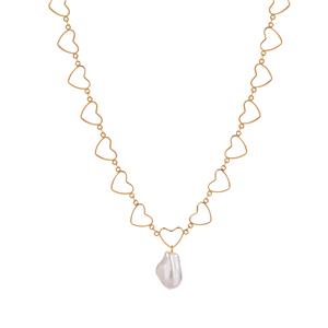 Перлена огърлица с висулка