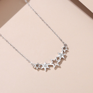Колие с платинена верижка със звезден дизайн