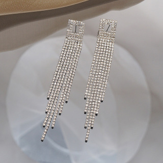 Модни бижута с пискюли