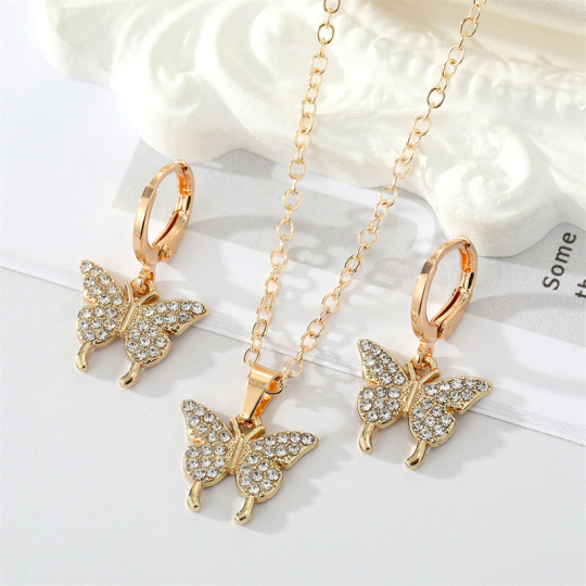 Gold Diamond Pendant Necklace Set