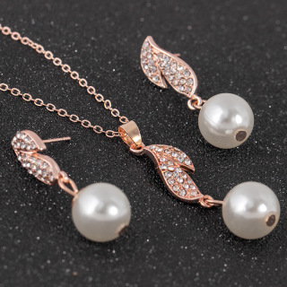 Набор серег и ожерелья с кристаллами розового золота