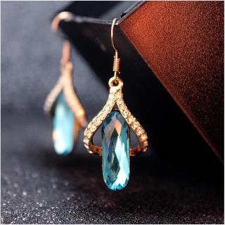 قلادات المجوهرات المقلدة أزياء المرأة