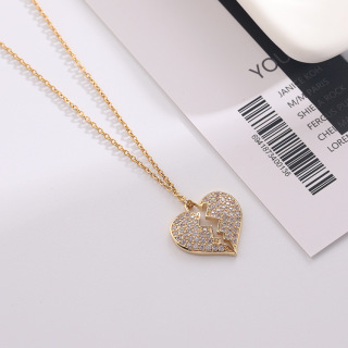 مجموعة مجوهرات باندورا على شكل سلسلة قلب