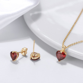 قلادة ذهبية جديدة بتصميم بسيط