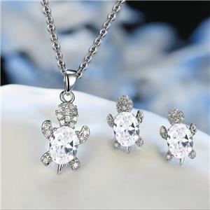 Колие с диамантена висулка за жени