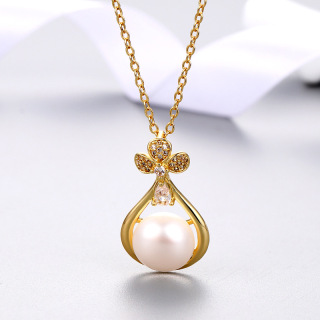 Дамско златно колие с истински сладководни перли