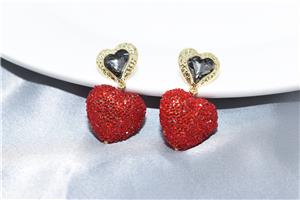 حجر الراين والزجاج والكريستال على شكل قلب تتدلى أقراط النساء