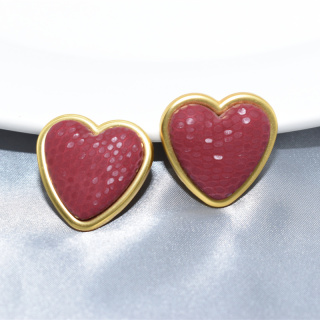 حجر الراين والزجاج والكريستال على شكل قلب تتدلى أقراط النساء