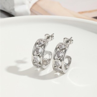 حلق مجوهرات على شكل قلب مطلي بالذهب عيار 18 قيراط من الفولاذ المقاوم للصدأ على شكل حرف C للفتيات