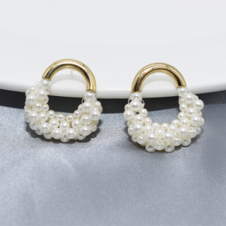 أقراط لؤلؤ المياه العذبة الطبيعية أقراط نسائية عصرية أقراط مصنوعة يدويًا من اللؤلؤ